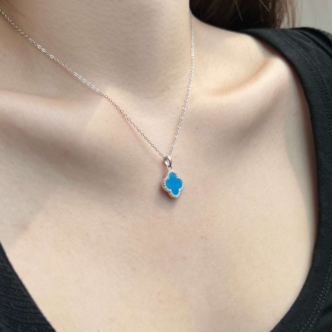 [Vivid Aurora]Dainty Flower Shape Necklace